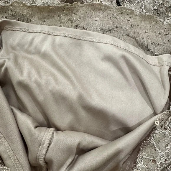 Jessica Howard Elegant sequins & Lace Dress in champagne color - Picture 9 of 10